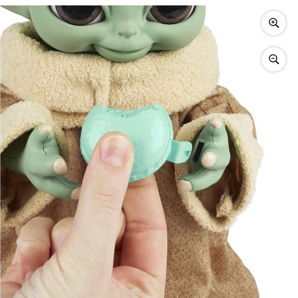 Star Wars Mandalorian Galactic Snackin' Grogu Animatronic - Picture 5 of 9